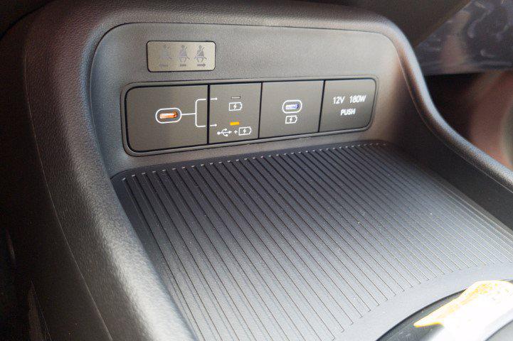 New 2027 Gray HYUNDAI SE FWD image 21