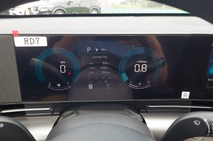 New 2027 Gray HYUNDAI SE FWD image 26