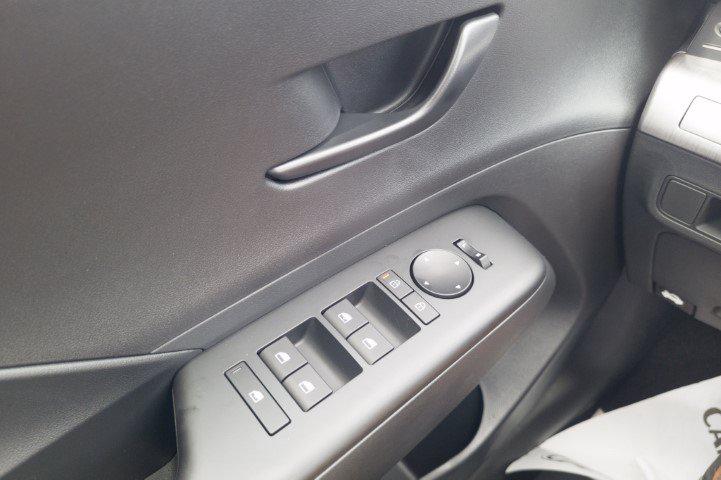 New 2027 Gray HYUNDAI SE FWD image 28