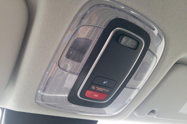 New 2027 Gray HYUNDAI SE FWD image 29