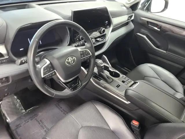 2023 Toyota Highlander Platinum