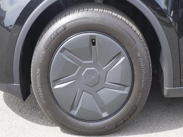 2026 Tesla Model Y Premium Rear-Wheel Drive