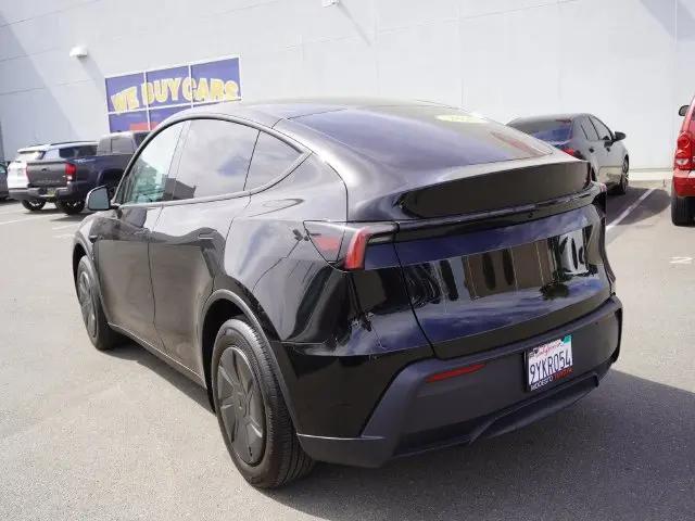 2026 Tesla Model Y Premium Rear-Wheel Drive