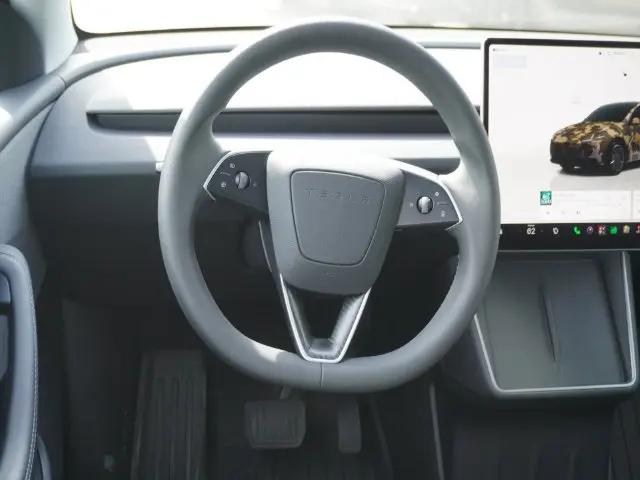 2026 Tesla Model Y Premium Rear-Wheel Drive
