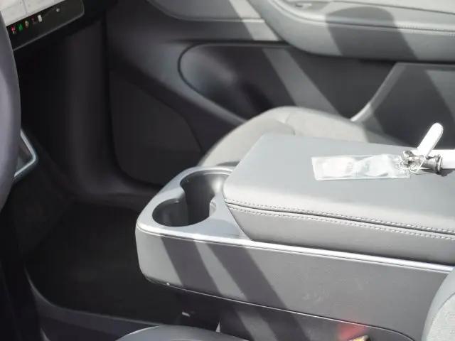 2026 Tesla Model Y Premium Rear-Wheel Drive