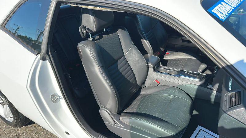 2013 Dodge Challenger SXT Plus