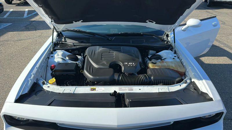 2013 Dodge Challenger SXT Plus