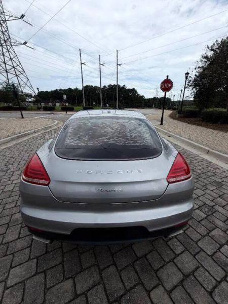 2016 Porsche Panamera 4
