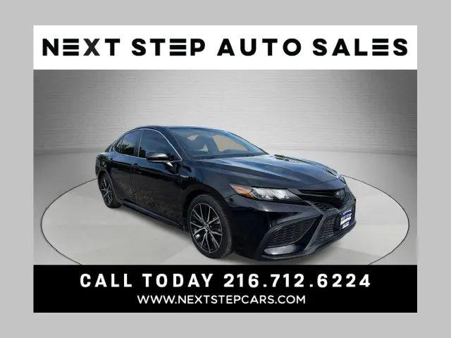 2021 Toyota Camry SE Hybrid for sale in Kirtland, OH