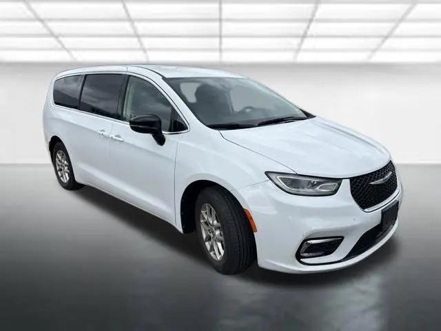 2024 Chrysler Pacifica Touring L for sale in Grand Prairie, TX
