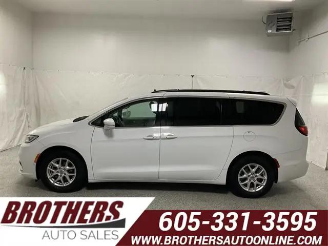 2022 Chrysler Pacifica Touring L for sale in Sioux Falls, SD