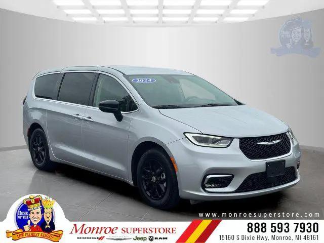 2024 Chrysler Pacifica Touring L for sale in Monroe, MI