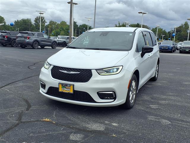 2025 Chrysler Pacifica Select for sale in Collinsville, IL