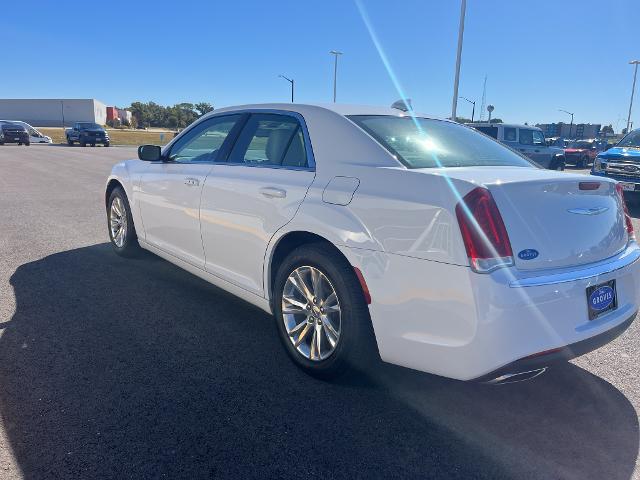 2020 Chrysler 300 Touring L