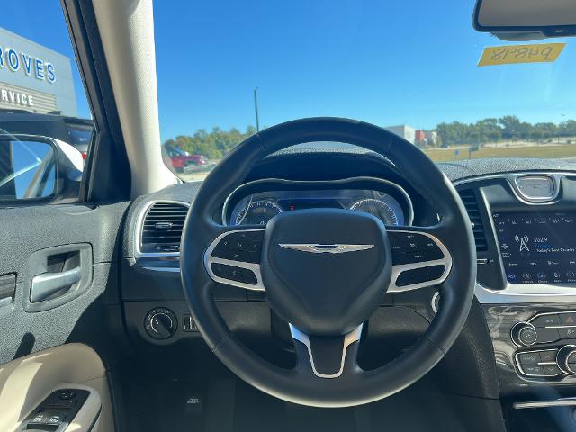2020 Chrysler 300 Touring L