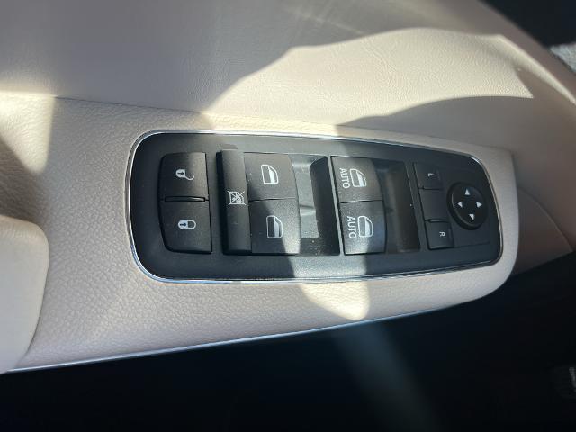 2020 Chrysler 300 Touring L