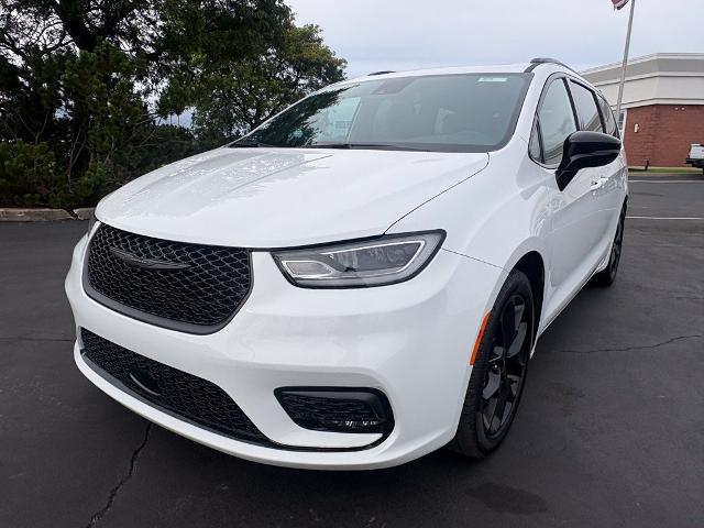 2025 Chrysler Pacifica Limited for sale in Elma, NY