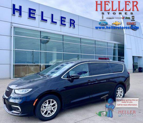 2025 Chrysler Pacifica Select for sale in El Paso, IL