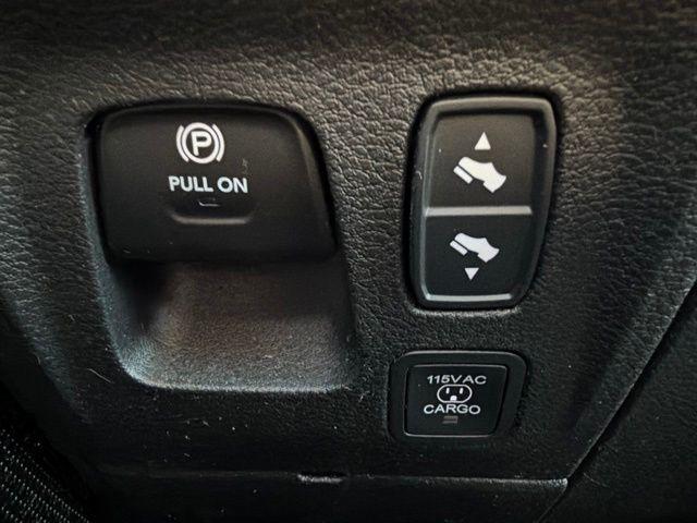 2025 Ram 1500 Limited Crew Cab 4x4 57 Box