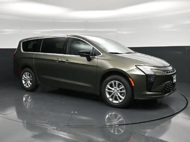2027 Chrysler Pacifica Select AWD