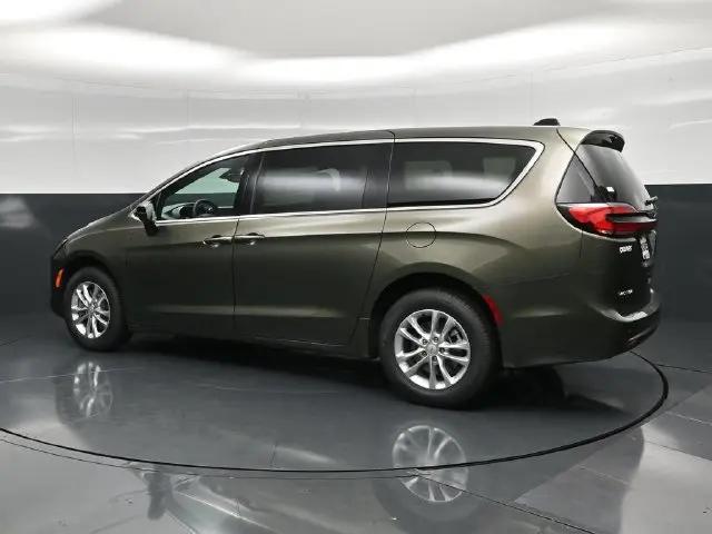 2027 Chrysler Pacifica Select AWD