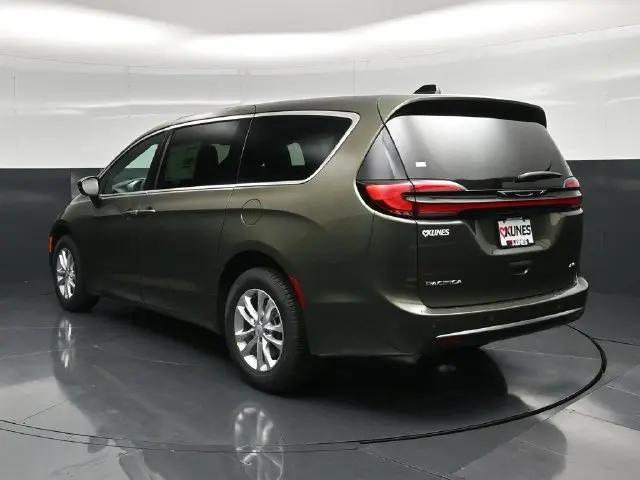 2027 Chrysler Pacifica Select AWD