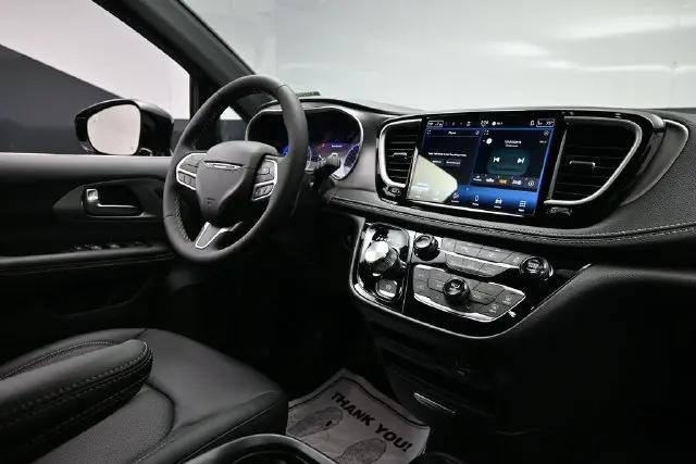 2027 Chrysler Pacifica Select AWD
