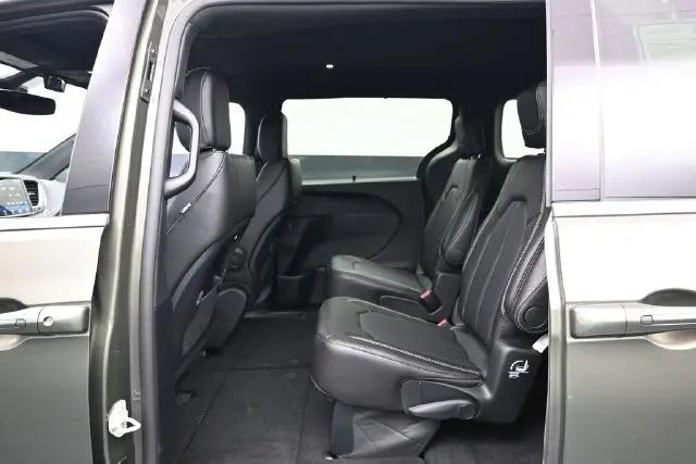 2027 Chrysler Pacifica Select AWD