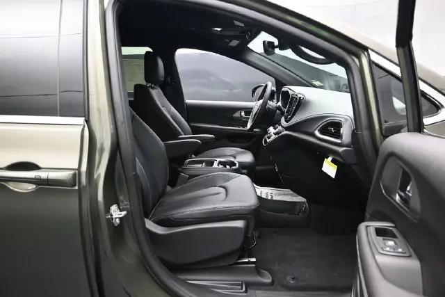 2027 Chrysler Pacifica Select AWD