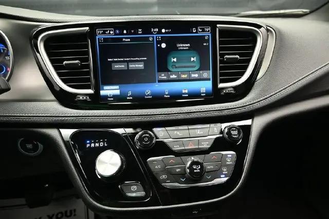 2027 Chrysler Pacifica Select AWD
