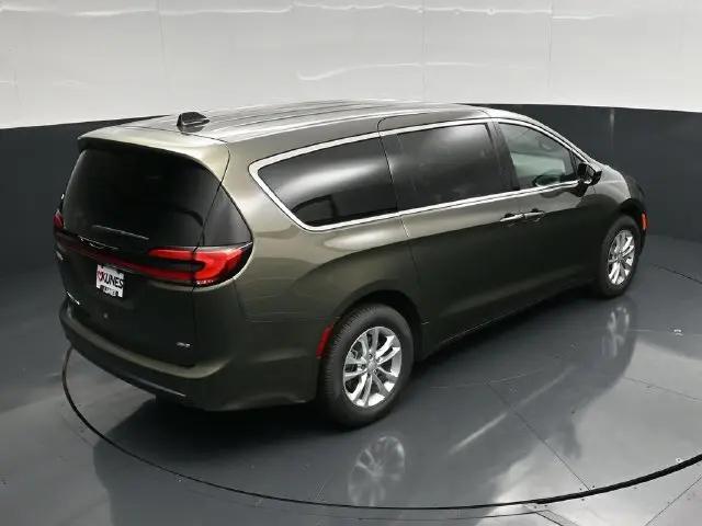 2027 Chrysler Pacifica Select AWD