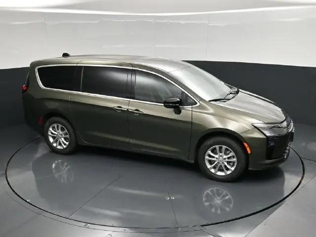 2027 Chrysler Pacifica Select AWD