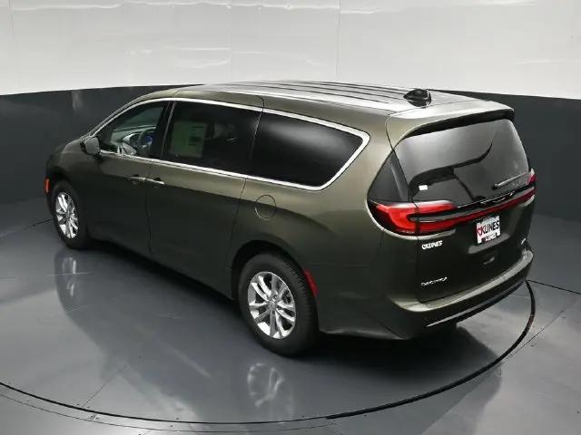 2027 Chrysler Pacifica Select AWD