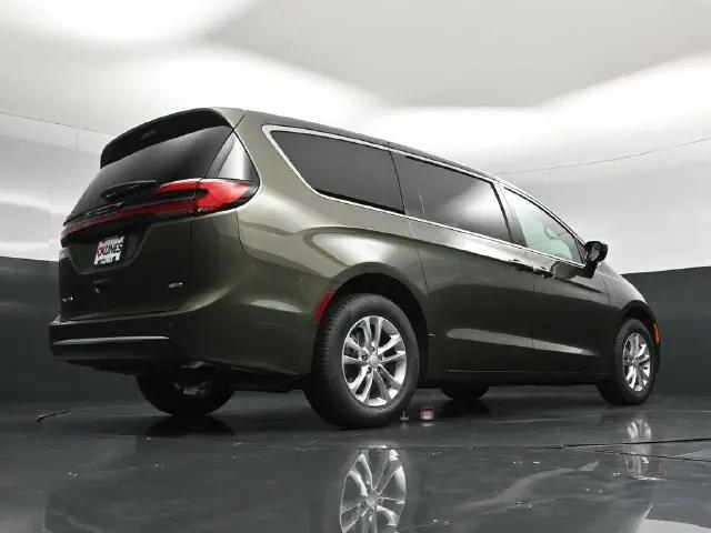 2027 Chrysler Pacifica Select AWD