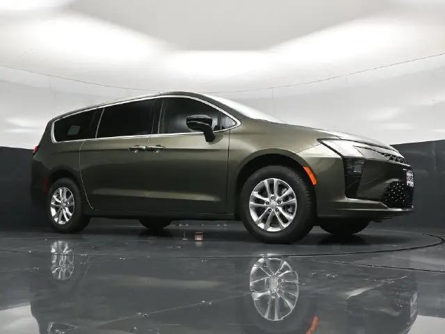 2027 Chrysler Pacifica Select AWD
