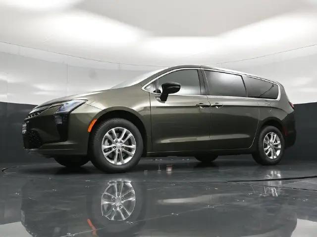 2027 Chrysler Pacifica Select AWD