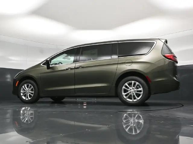 2027 Chrysler Pacifica Select AWD