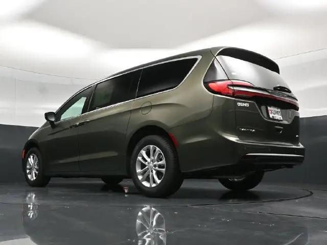 2027 Chrysler Pacifica Select AWD