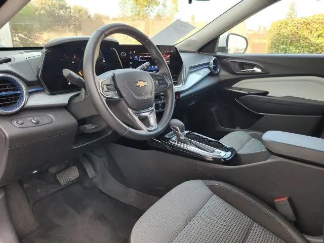 2025 Chevrolet Trax FWD LT