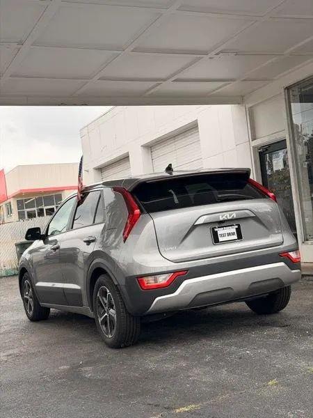 2023 Kia Niro LX