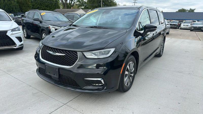 2023 Chrysler Pacifica Hybrid Touring L for sale in Taylor, MI