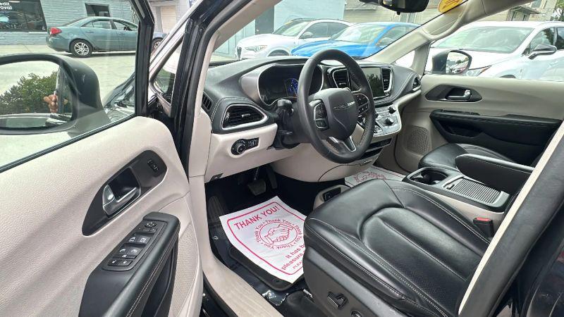 2023 Chrysler Pacifica Hybrid Touring L