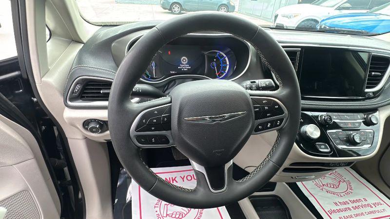 2023 Chrysler Pacifica Hybrid Touring L