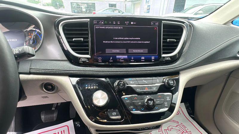 2023 Chrysler Pacifica Hybrid Touring L