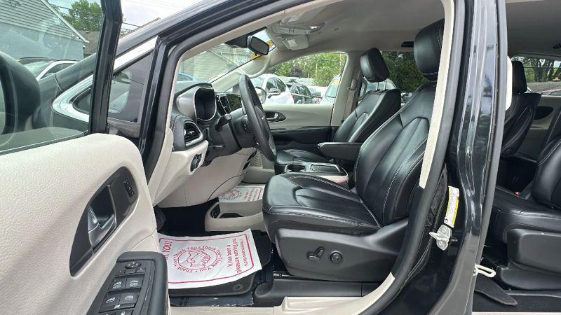 2023 Chrysler Pacifica Hybrid Touring L