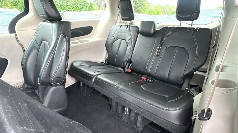2023 Chrysler Pacifica Hybrid Touring L