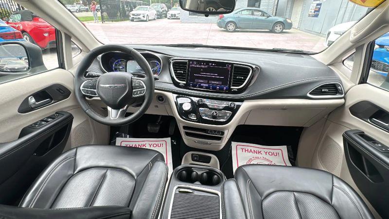 2023 Chrysler Pacifica Hybrid Touring L