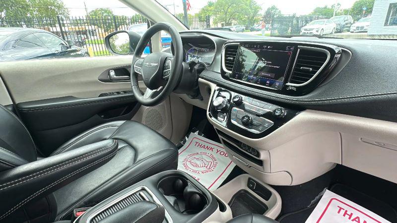2023 Chrysler Pacifica Hybrid Touring L