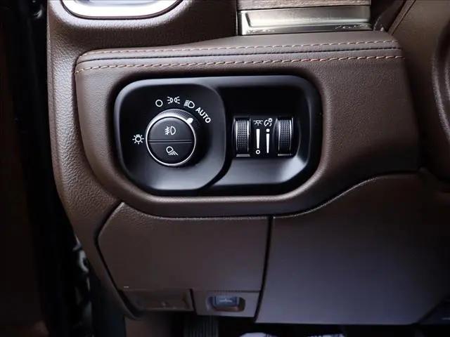 2025 Ram 3500 LimitedLimited Longhorn Mega Cab 4x4 64 Box