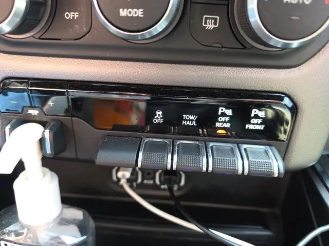 2020 Ram 1500 Laramie Crew Cab 4x4 57 Box